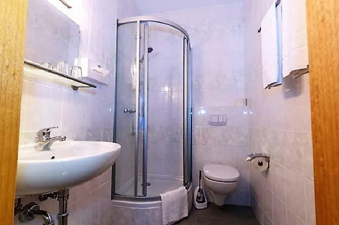 Hotel Luca Betzenstein 2*,